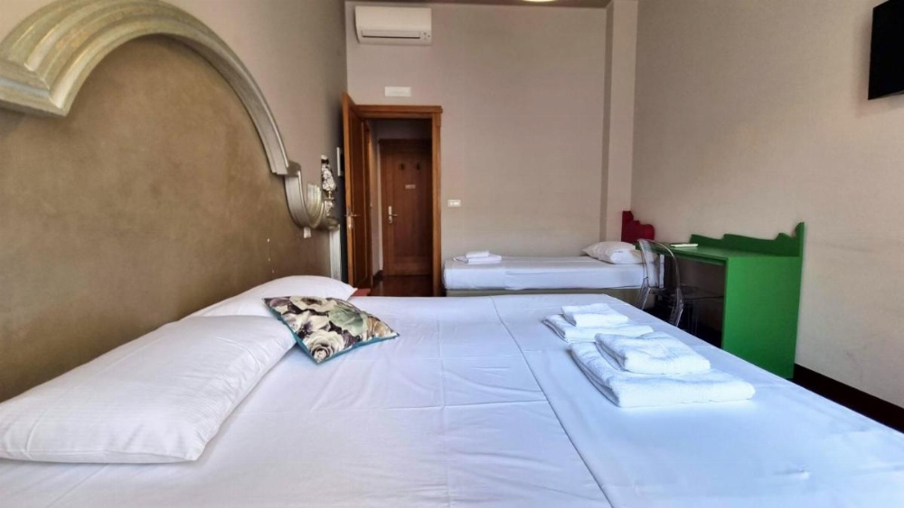 Room image 4