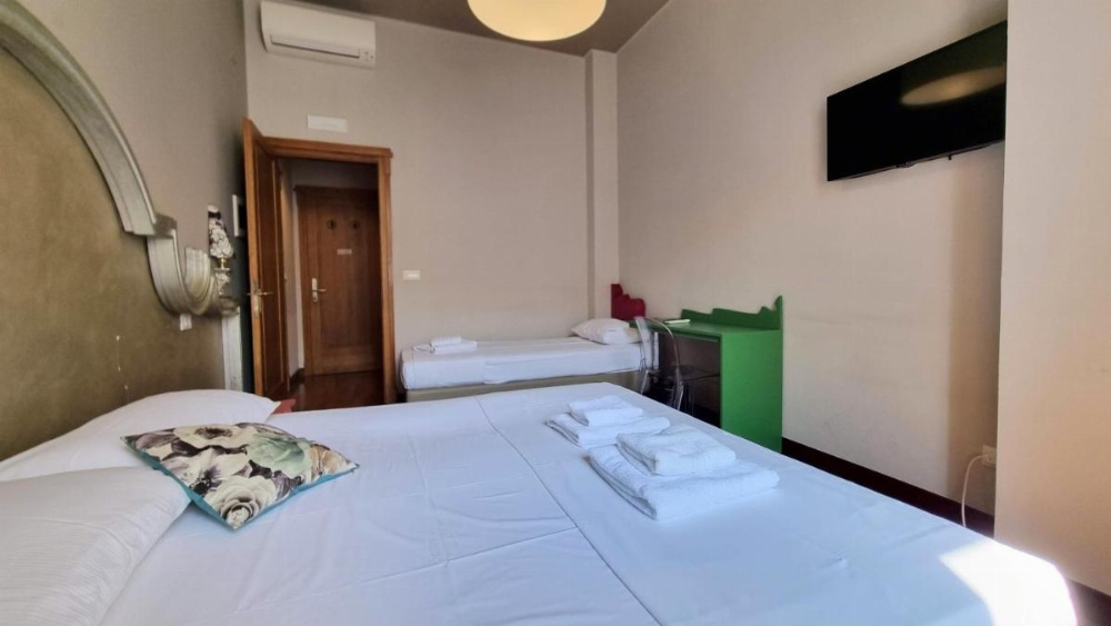 Room image 3